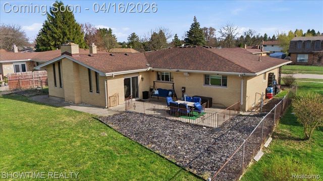 16515 Cederama Drive, Clinton Charter Township, MI 48038