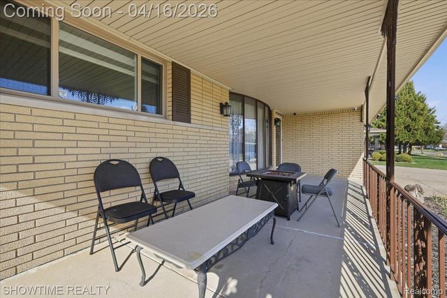16515 Cederama Drive, Clinton Charter Township, MI 48038