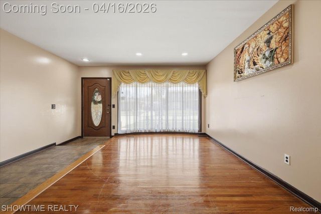 16515 Cederama Drive, Clinton Charter Township, MI 48038