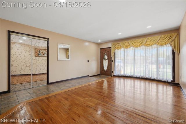 16515 Cederama Drive, Clinton Charter Township, MI 48038