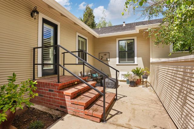 7401 N Cox Rd, Linden, CA 95236