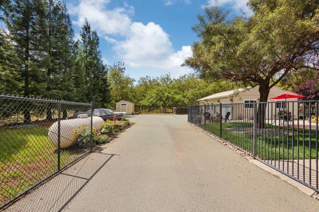 7401 N Cox Rd, Linden, CA 95236