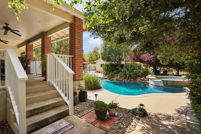 7401 N Cox Rd, Linden, CA 95236