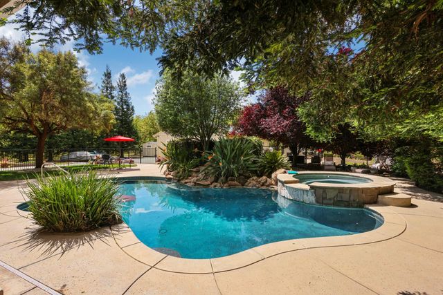 7401 N Cox Rd, Linden, CA 95236