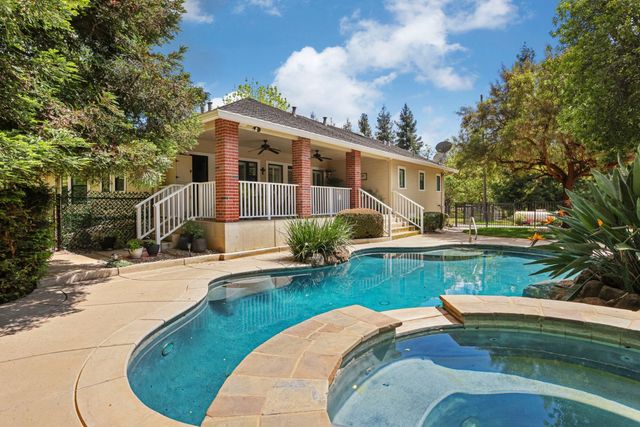 7401 N Cox Rd, Linden, CA 95236