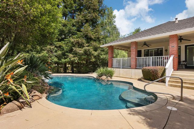 7401 N Cox Rd, Linden, CA 95236