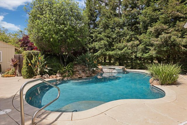 7401 N Cox Rd, Linden, CA 95236