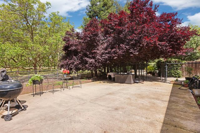 7401 N Cox Rd, Linden, CA 95236