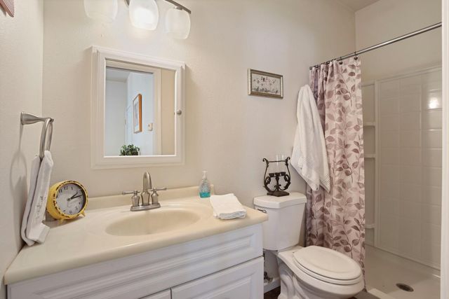 7401 N Cox Rd, Linden, CA 95236