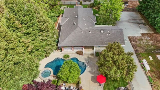 7401 N Cox Rd, Linden, CA 95236