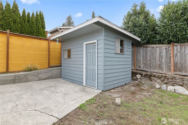 909 N Huson Street, Tacoma, WA 98406