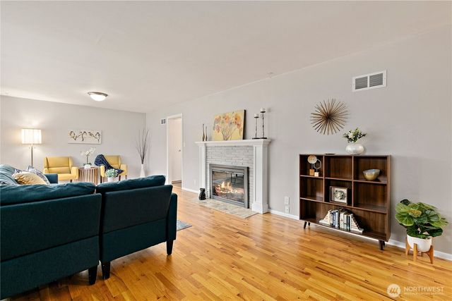 909 N Huson Street, Tacoma, WA 98406