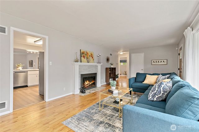 909 N Huson Street, Tacoma, WA 98406