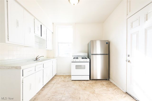 3300 W 98th Street, Cleveland, OH 44102