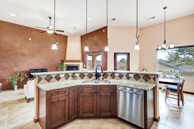 1712 Chisholm Trail NE, Rio Rancho, NM 87144