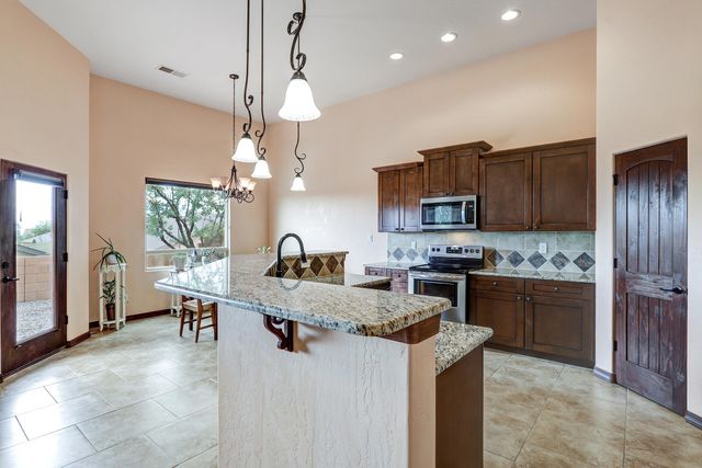 1712 Chisholm Trail NE, Rio Rancho, NM 87144