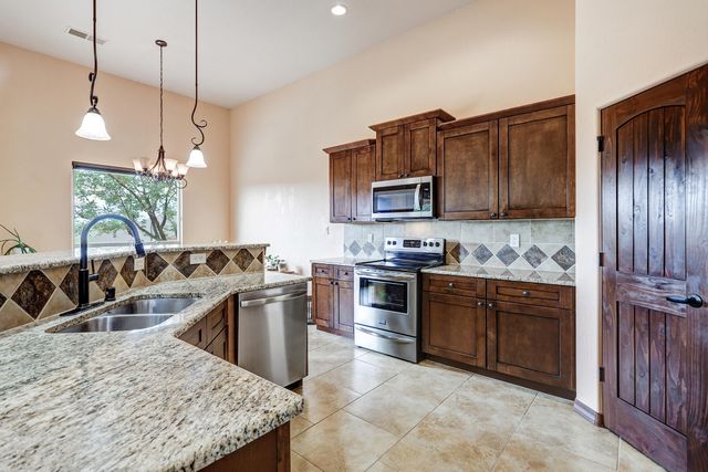 1712 Chisholm Trail NE, Rio Rancho, NM 87144