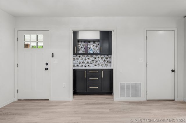 527 S 108th East Avenue, Tulsa, OK 74128