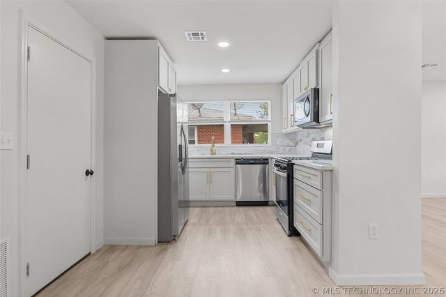 527 S 108th East Avenue, Tulsa, OK 74128