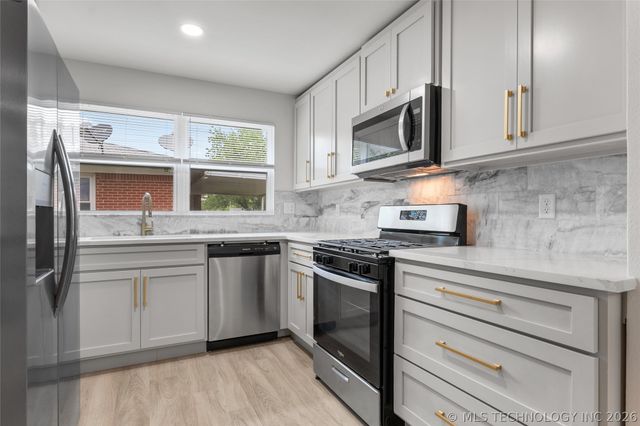 527 S 108th East Avenue, Tulsa, OK 74128