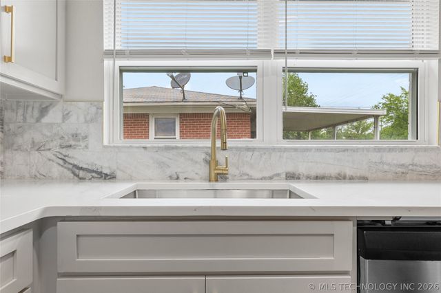 527 S 108th East Avenue, Tulsa, OK 74128