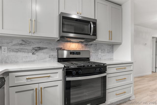 527 S 108th East Avenue, Tulsa, OK 74128