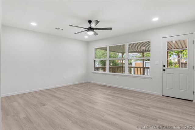 527 S 108th East Avenue, Tulsa, OK 74128