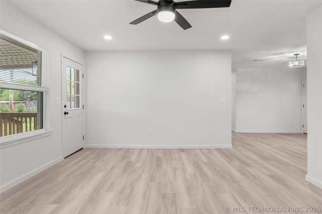 527 S 108th East Avenue, Tulsa, OK 74128