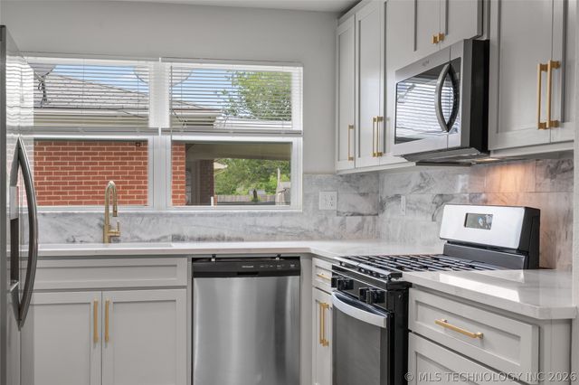 527 S 108th East Avenue, Tulsa, OK 74128