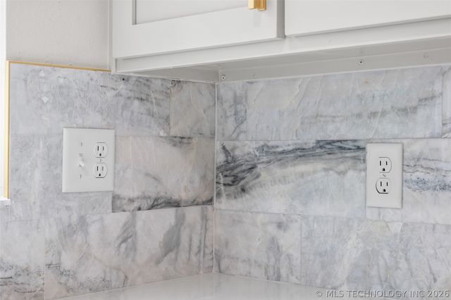 527 S 108th East Avenue, Tulsa, OK 74128