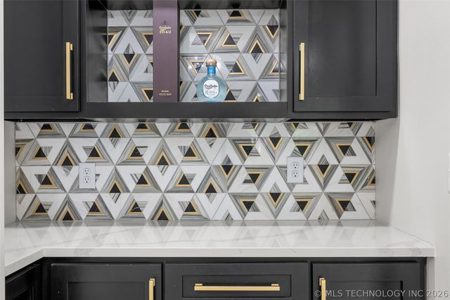 527 S 108th East Avenue, Tulsa, OK 74128