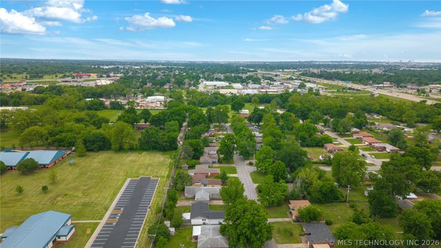 527 S 108th East Avenue, Tulsa, OK 74128