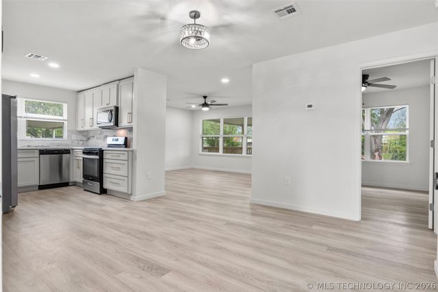 527 S 108th East Avenue, Tulsa, OK 74128