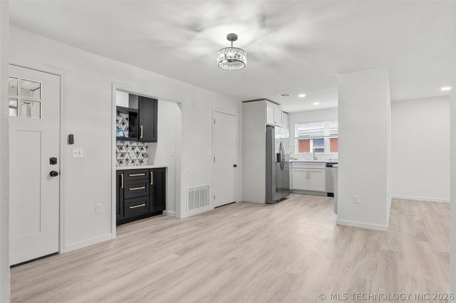 527 S 108th East Avenue, Tulsa, OK 74128