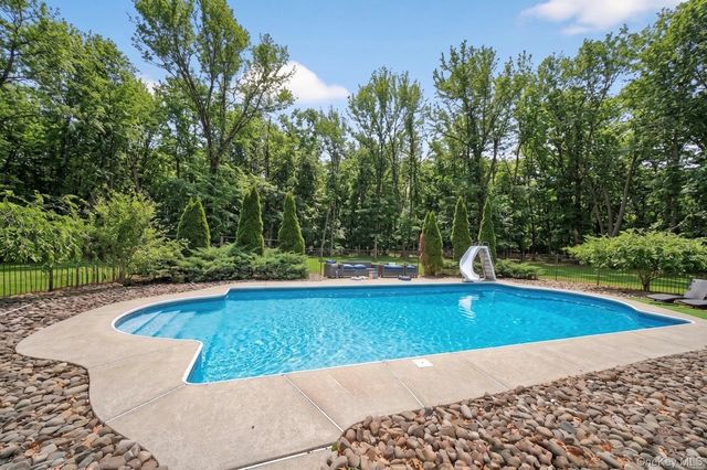16 Sunset Ridge, Monroe, NY 10950