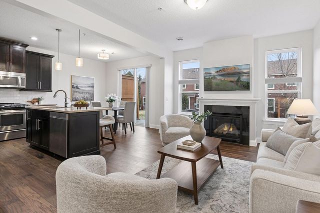 3154 Countryside Avenue B, Woodbury, MN 55129