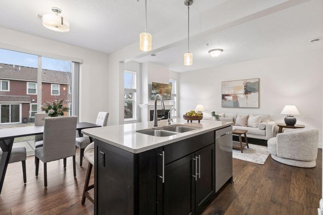 3154 Countryside Avenue B, Woodbury, MN 55129