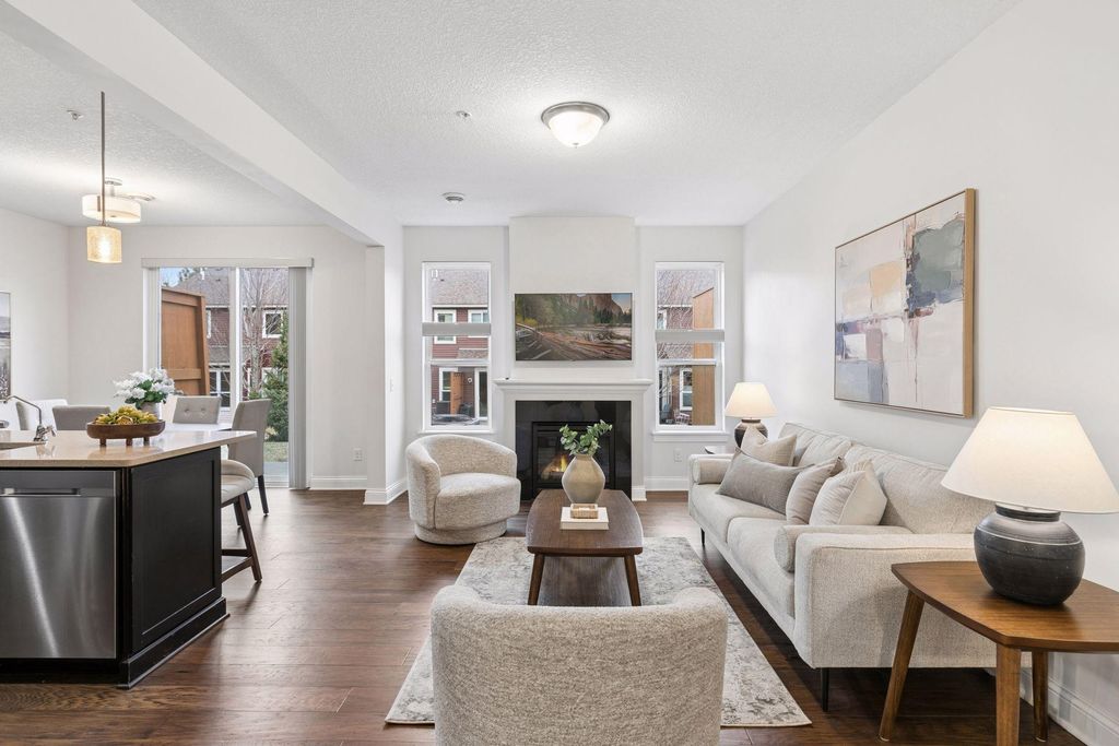 3154 Countryside Avenue B, Woodbury, MN 55129