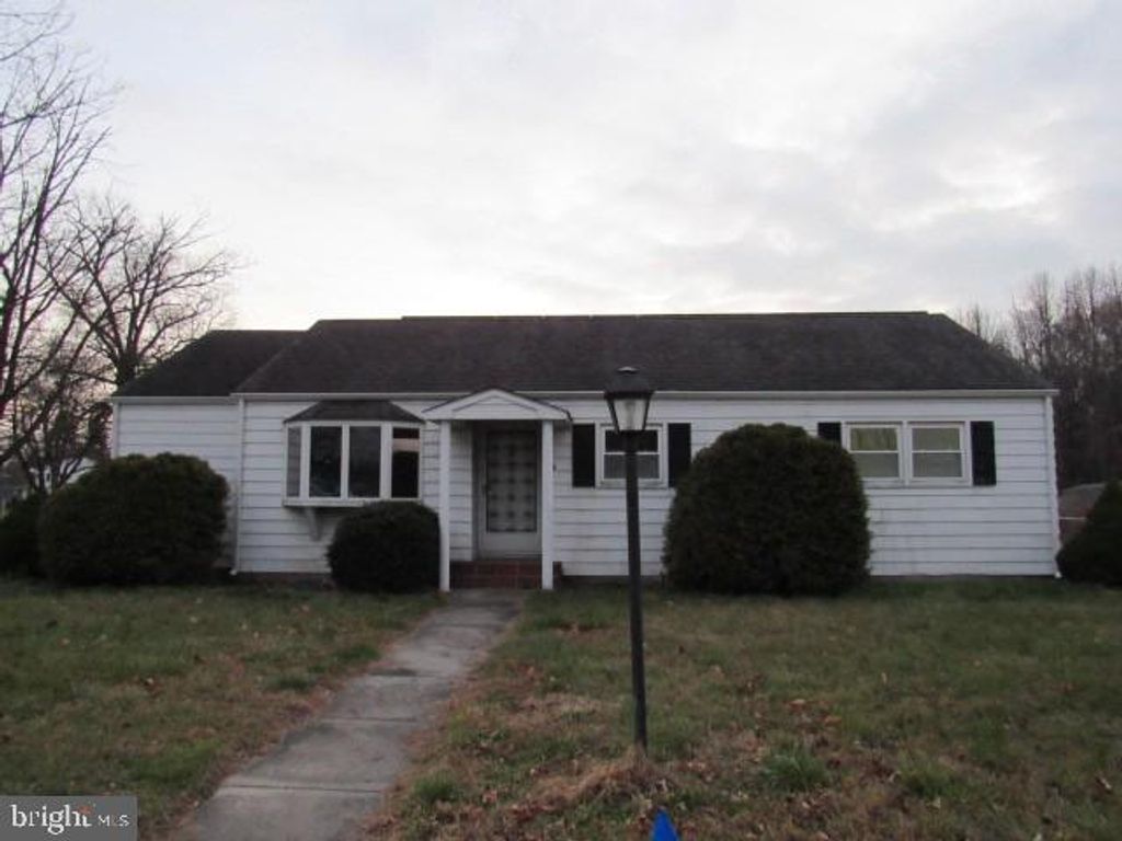 255 CLEVELAND AVE, Carneys Point, NJ 08069