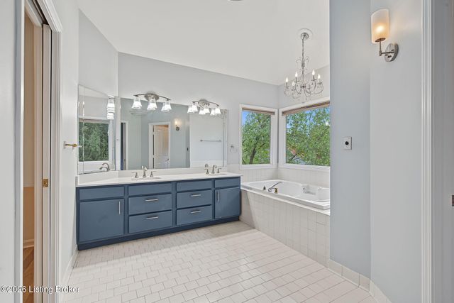 7642 Deer Meadow Dr, Louisville, KY 40241