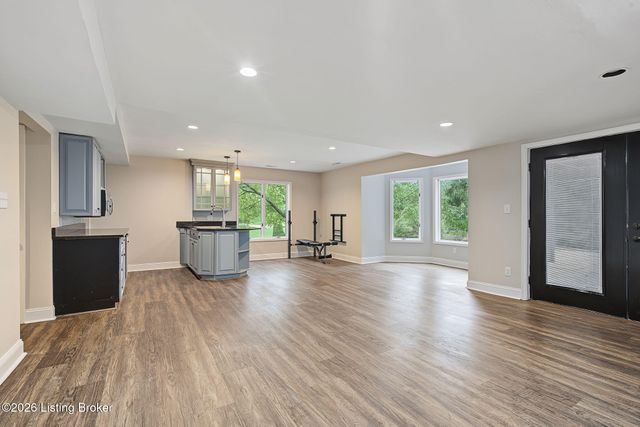 7642 Deer Meadow Dr, Louisville, KY 40241