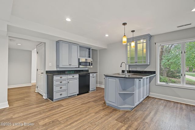 7642 Deer Meadow Dr, Louisville, KY 40241