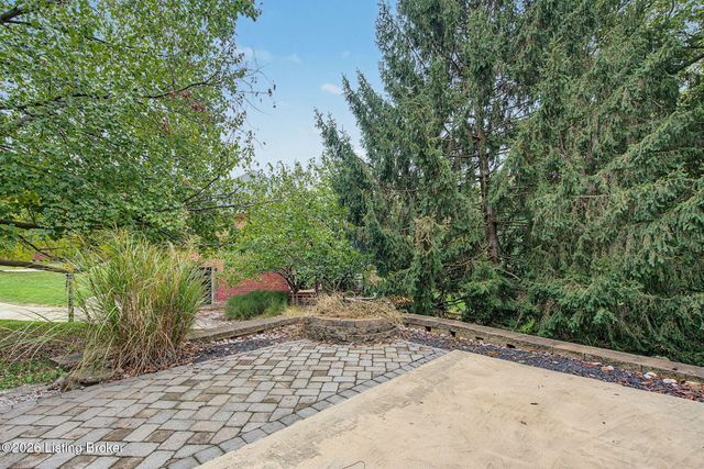 7642 Deer Meadow Dr, Louisville, KY 40241