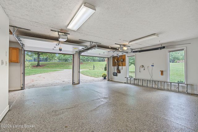 7642 Deer Meadow Dr, Louisville, KY 40241