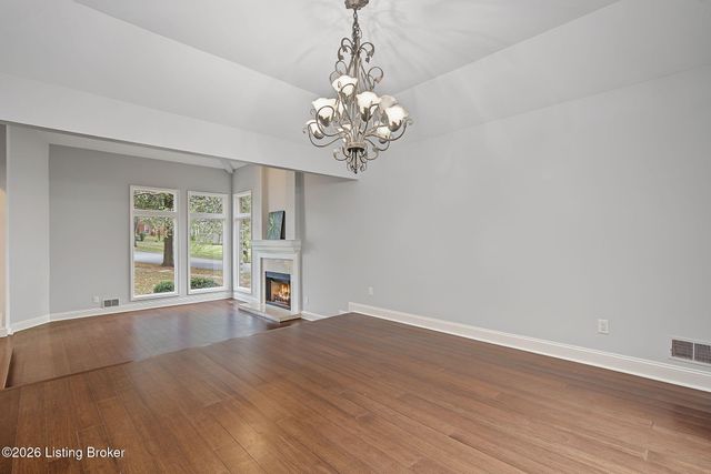 7642 Deer Meadow Dr, Louisville, KY 40241