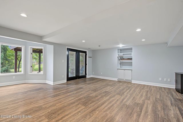 7642 Deer Meadow Dr, Louisville, KY 40241