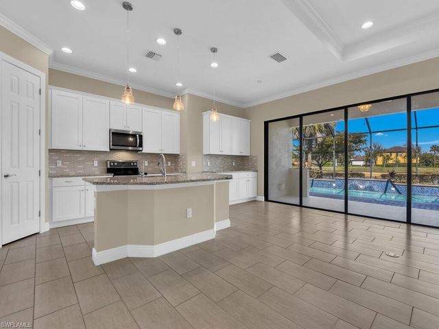 10093 Avalon Lake CIR, Fort Myers, FL 33913