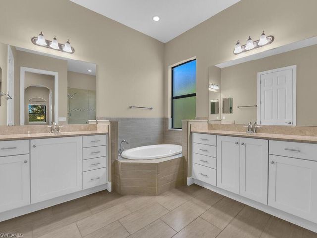 10093 Avalon Lake CIR, Fort Myers, FL 33913