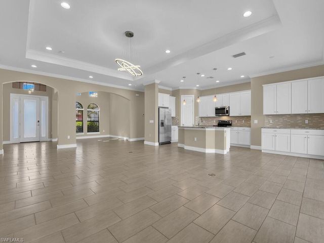 10093 Avalon Lake CIR, Fort Myers, FL 33913