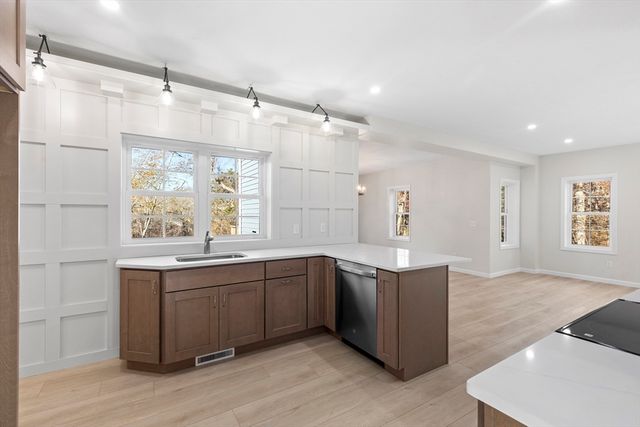 1234 State Rd 1, Plymouth, MA 02360